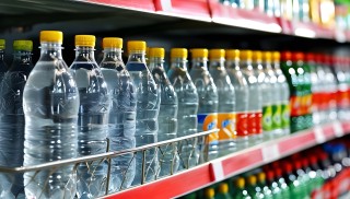 娃哈哈代工风波下的今麦郎：河北富豪靠5毛方便面崛起，营收曾连续三年超200亿