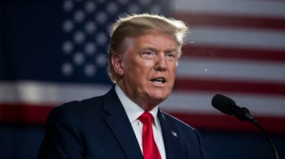 周三演讲效果不佳、对媒体报道不满、对战争后果沮丧！特朗普正考虑“大规模改组”内阁