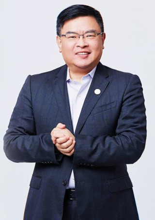 梅向荣自首，其妹梅亚萍“代理人”现身接待点，传达两套偿付方案！实探上海办公地：大批员工也深陷投资泥潭