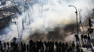 明尼苏达州州长沃尔兹要求特朗普叫停移民海关执法局在该州行动