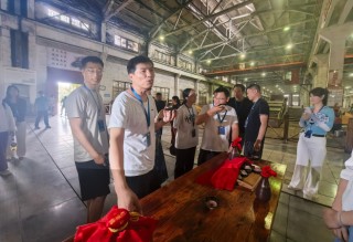 宇通重工特种装备事业部一行走进赊店酒乡小镇