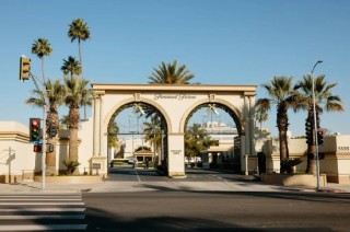 华纳兄弟探索重启与派拉蒙的收购谈判