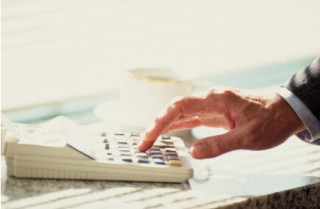 什么时候是购房的最佳时机？如何判断房地产市场的走势？