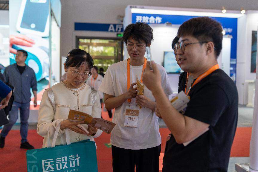 从 “光谱稳定” 到 “护眼靠谱”：柯达白泽系列护眼大路灯闪亮第25届COOC展  第5张