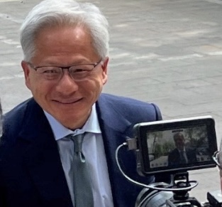 48小时内接连到访北京上海,黄仁勋3个月两度访华释放哪些信号? 第1张 48小时内接连到访北京上海,黄仁勋3个月两度访华释放哪些信号? 第1张