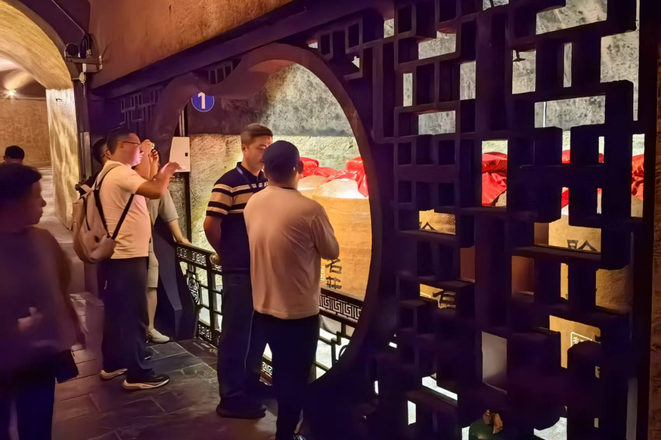 宇通重工特种装备事业部一行走进赊店酒乡小镇  第5张