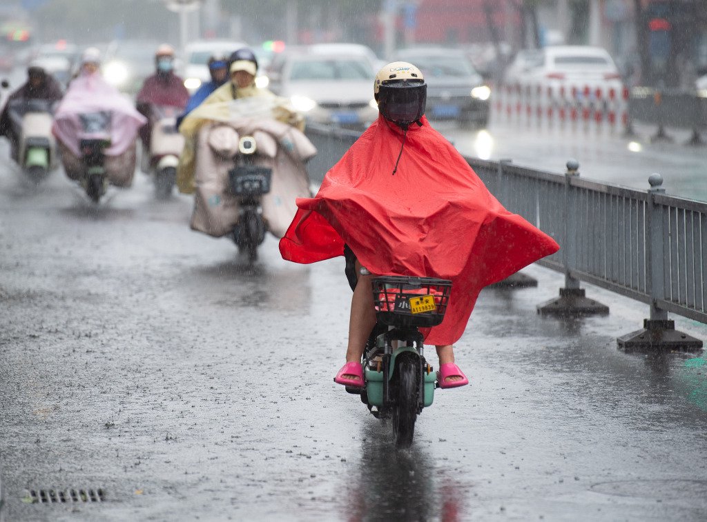 中央气象台已连续10天发布暴雨预警!警惕局地地质灾害 第1张 中央气象台已连续10天发布暴雨预警!警惕局地地质灾害 第1张