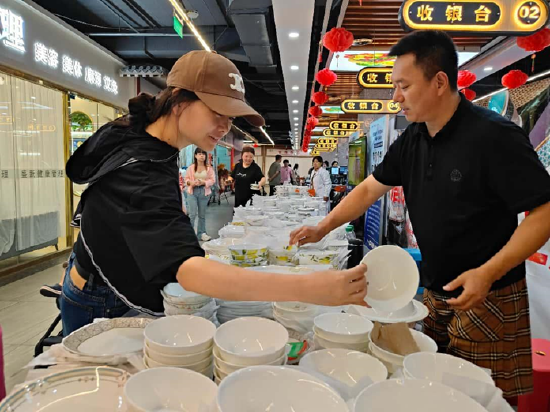 她数度哽咽,想让唐山骨质瓷再放光华! 第4张 她数度哽咽,想让唐山骨质瓷再放光华! 第4张