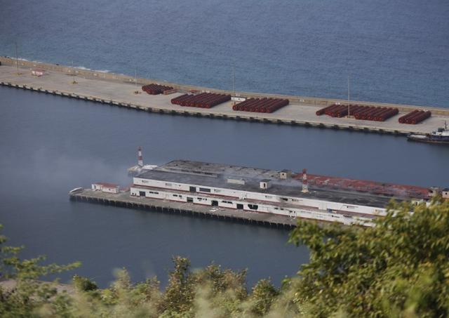 第1现场|遭袭后的委内瑞拉:药店排队、油站关闭、民众集会抗议 第13张 第1现场|遭袭后的委内瑞拉:药店排队、油站关闭、民众集会抗议 第13张
