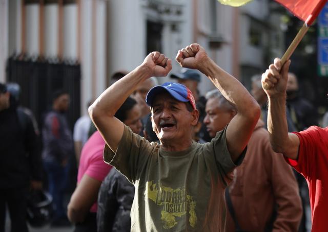 第1现场|遭袭后的委内瑞拉:药店排队、油站关闭、民众集会抗议 第14张 第1现场|遭袭后的委内瑞拉:药店排队、油站关闭、民众集会抗议 第14张