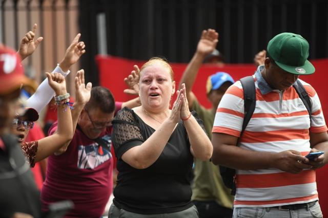 第1现场|遭袭后的委内瑞拉:药店排队、油站关闭、民众集会抗议 第16张 第1现场|遭袭后的委内瑞拉:药店排队、油站关闭、民众集会抗议 第16张