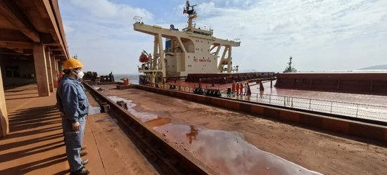 视频|首船西芒杜铁矿石运抵中国宝武马迹山港 第4张 视频|首船西芒杜铁矿石运抵中国宝武马迹山港 第4张