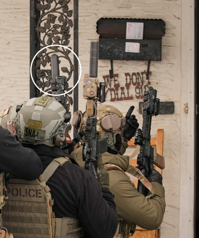 照片曝光!美媒:美移民执法行动部分武器疑似直接来自战场 第2张 照片曝光!美媒:美移民执法行动部分武器疑似直接来自战场 第2张