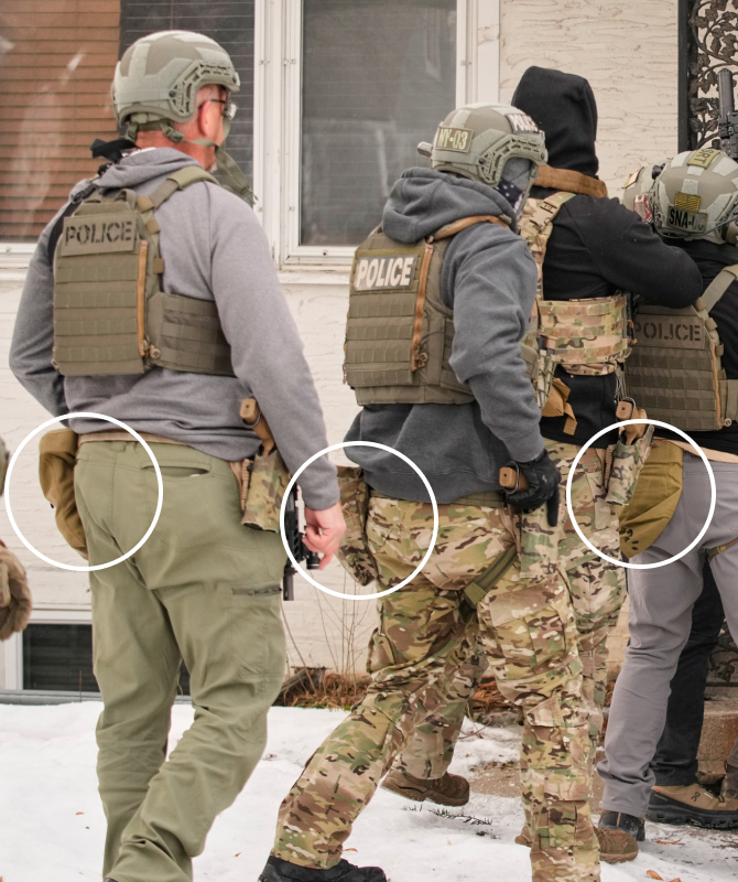 照片曝光!美媒:美移民执法行动部分武器疑似直接来自战场 第4张 照片曝光!美媒:美移民执法行动部分武器疑似直接来自战场 第4张