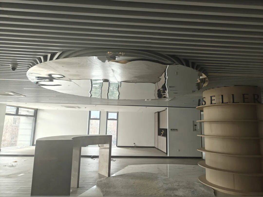 曾卖劳斯莱斯、保时捷等豪车，汽车销售巨头宝利德如今破产清算：杭州总部已人去楼空，义乌子公司贴上了封条  第6张