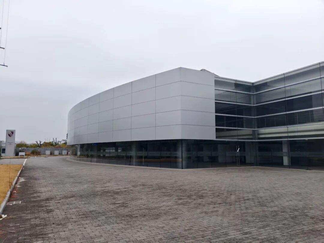 曾卖劳斯莱斯、保时捷等豪车，汽车销售巨头宝利德如今破产清算：杭州总部已人去楼空，义乌子公司贴上了封条  第7张