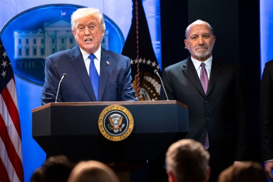 2月21日外盘头条：关税政策被驳回 特朗普将对全球征10%关税 谷歌欲对抗英伟达 微软游戏负责人退休  第3张