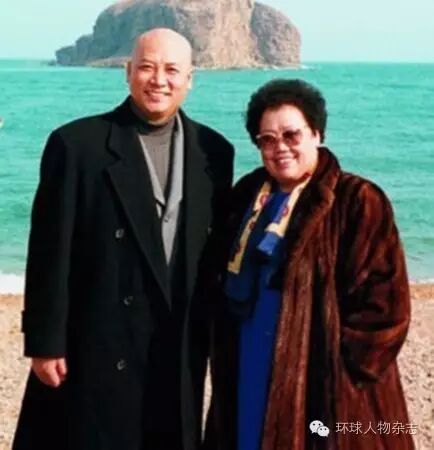 “猪八戒”马德华将送别陈丽华:大姐非常好非常有爱心,各方面都非常优秀,她为紫檀事业作出很大贡献,她的离去让我们很悲痛 第9张 “猪八戒”马德华将送别陈丽华:大姐非常好非常有爱心,各方面都非常优秀,她为紫檀事业作出很大贡献,她的离去让我们很悲痛 第9张